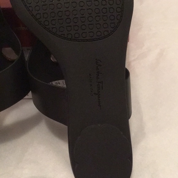 Salvatore Ferragamo Thong Sandals NIB - Picture 7 of 8